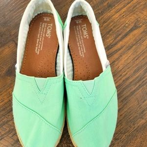 Tom's womens shoes